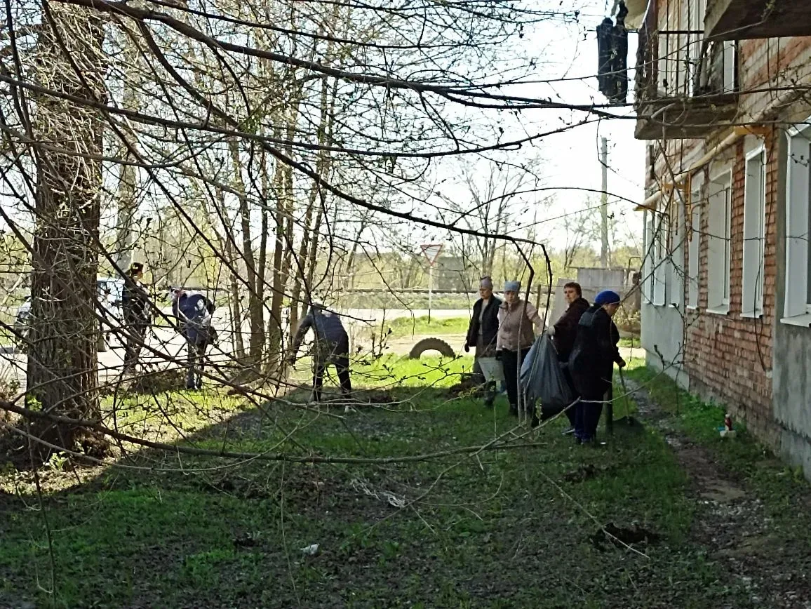 👋В нашем саду сегодня прошёл субботник, на филиале совместно с родителями.