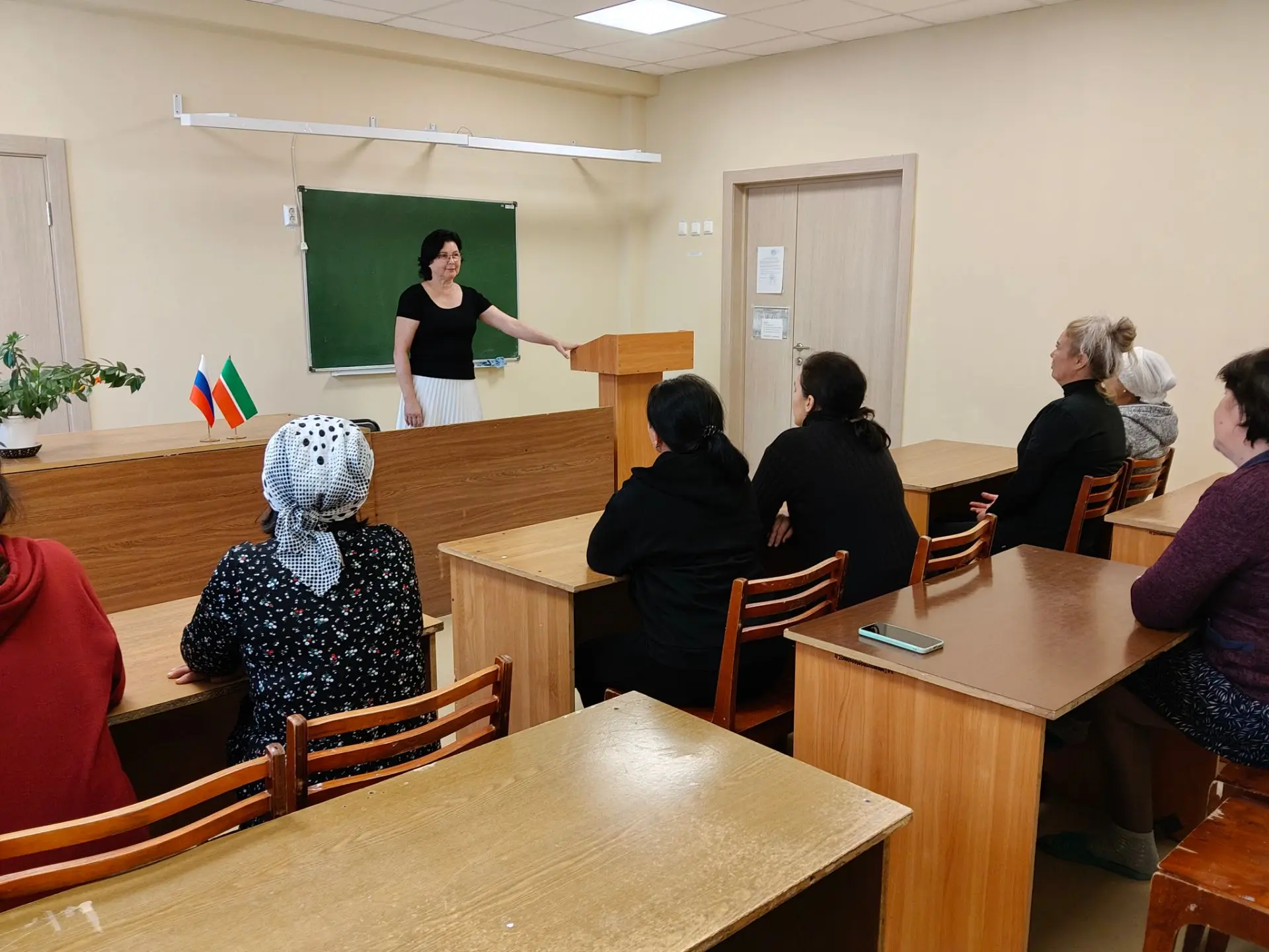 Перед 1 сентября встретился весь коллектив. Поговорили по-деловому, но без скучных отче...
