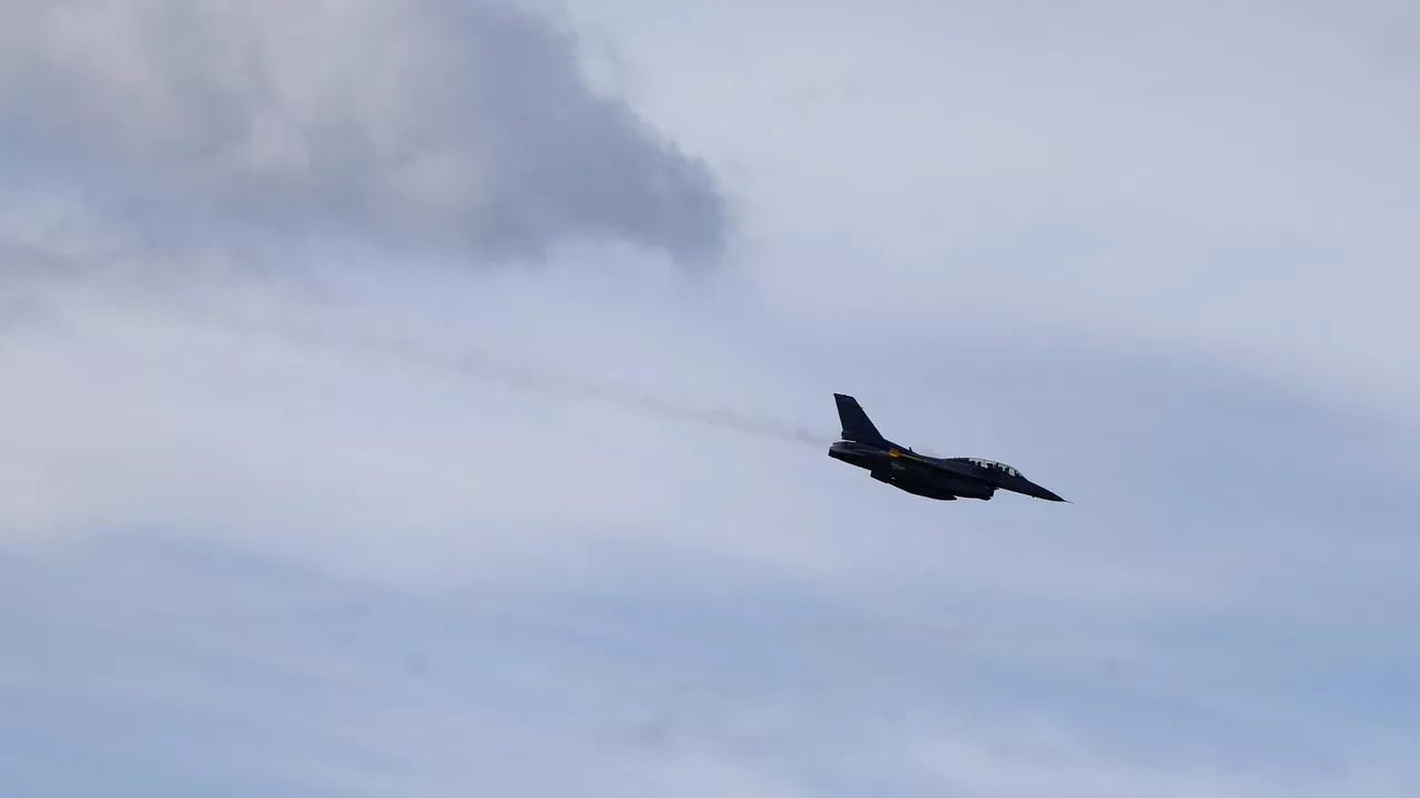 КРУШЕНИЕ | ВСУ ПОТЕРЯЛИ ИСТРЕБИТЕЛЬ F-16 ВО ВРЕМЯ БОЕВОГО ЗАДАНИЯ

Воздушные силы ВСУ заявили о поте