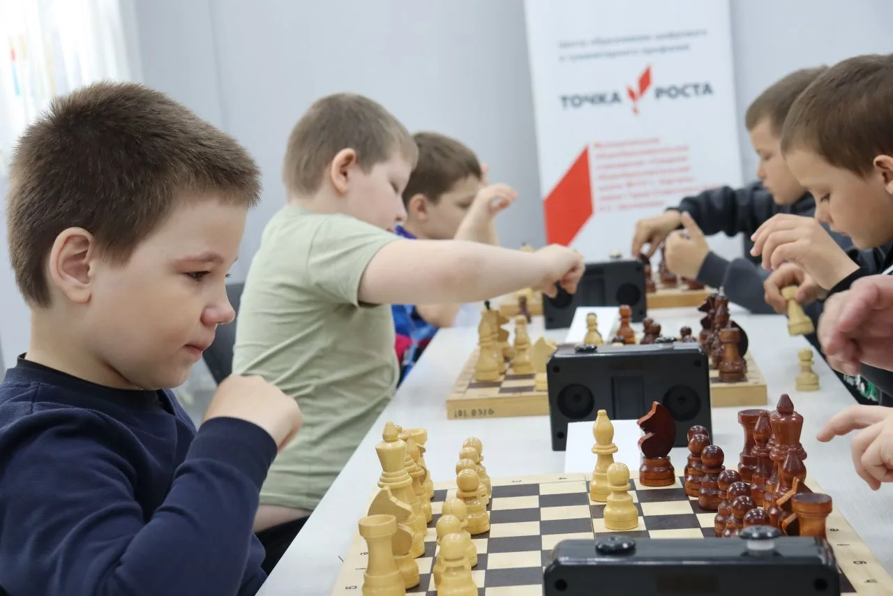 ♟ Шахматный апрель в «Точке роста»: как это было   Весь апрель по субботам Центр «Точка роста» нашей