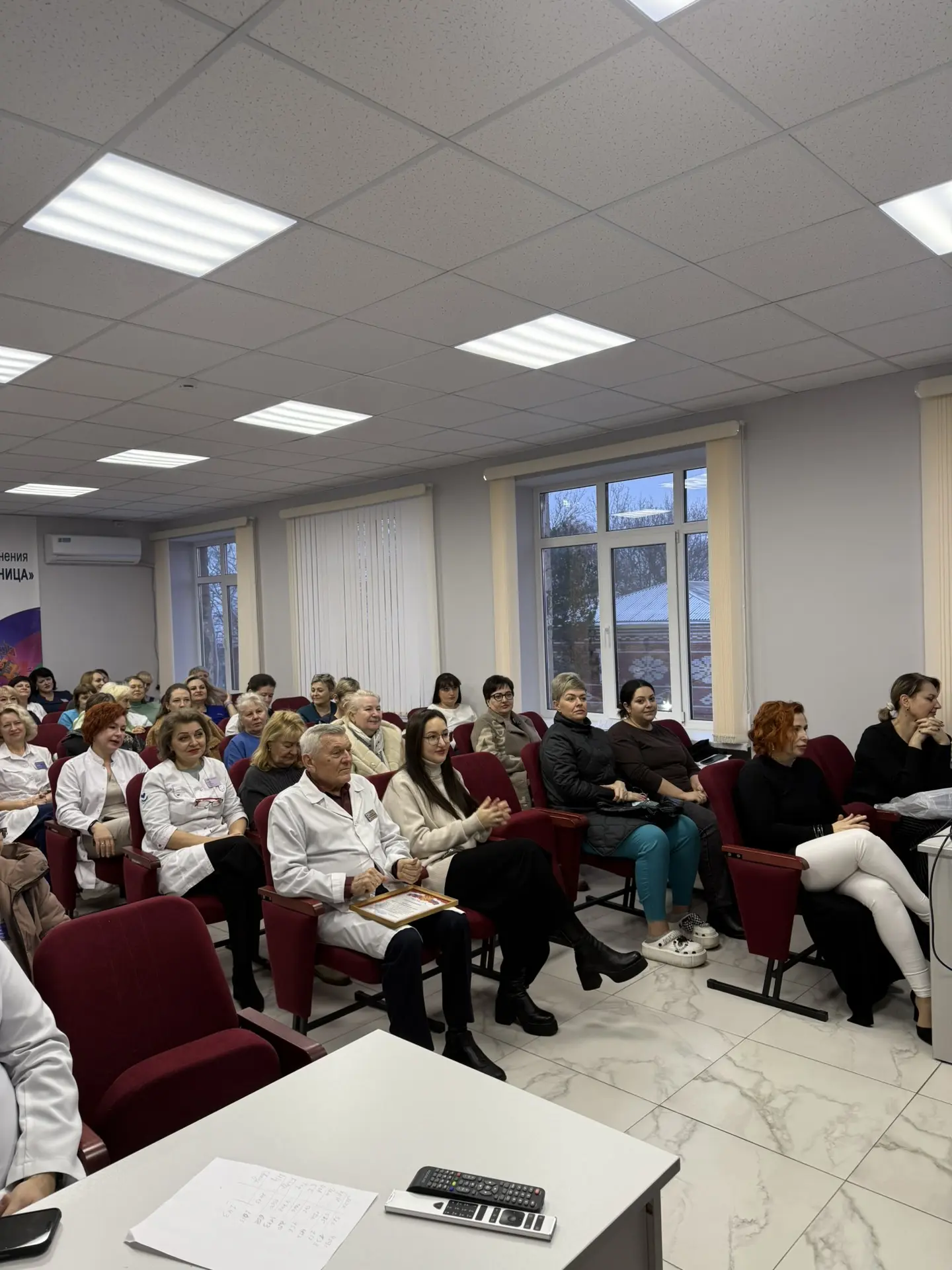 ✨ Вместо утренней планерки сегодня в нашей ЦРБ царила праздничная атмосфера!  🎉    🎄Коллектив больни