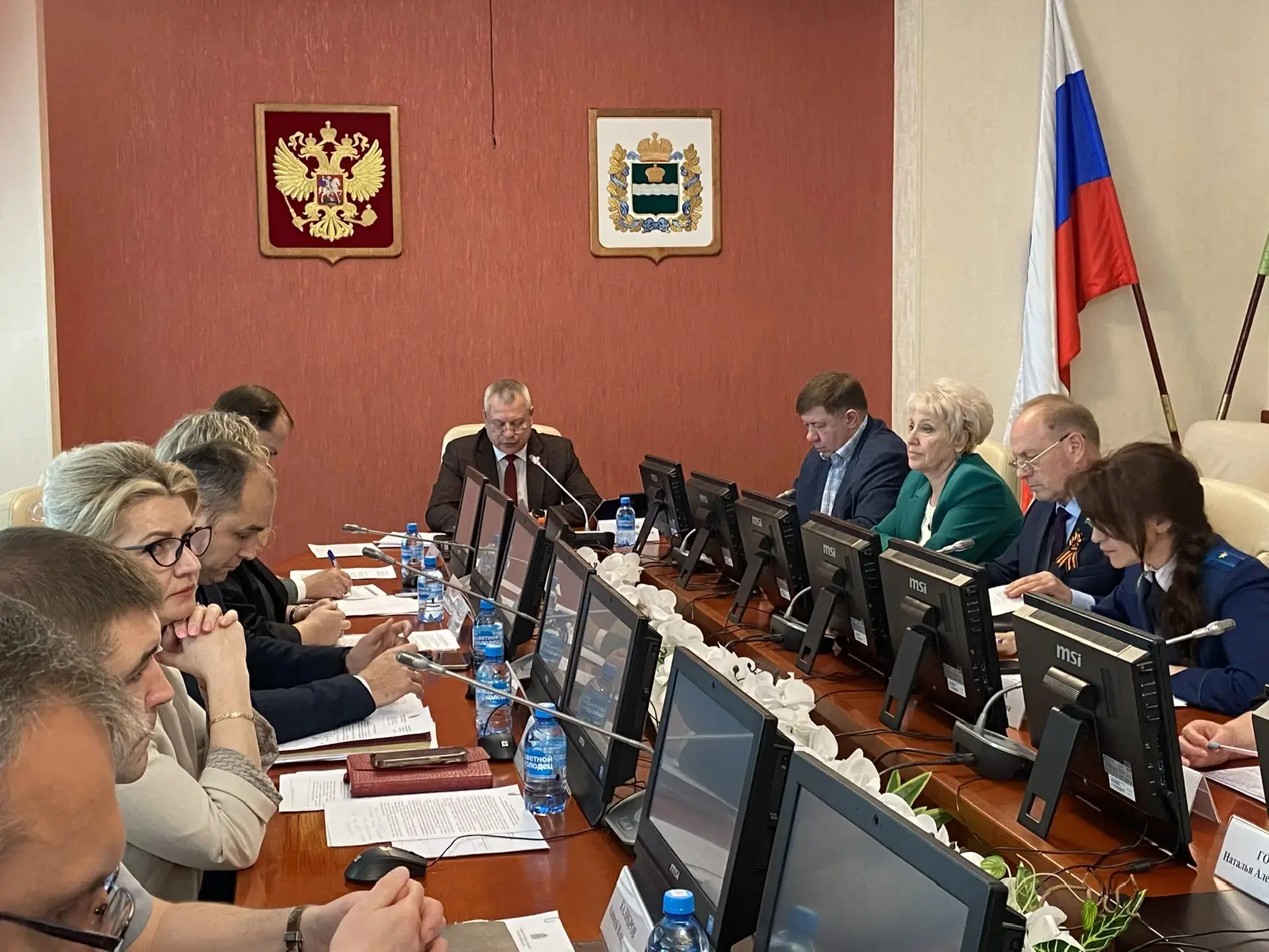 В Законодательном Собрании состоялся круглый стол по вопросам мер, направленных на проф...