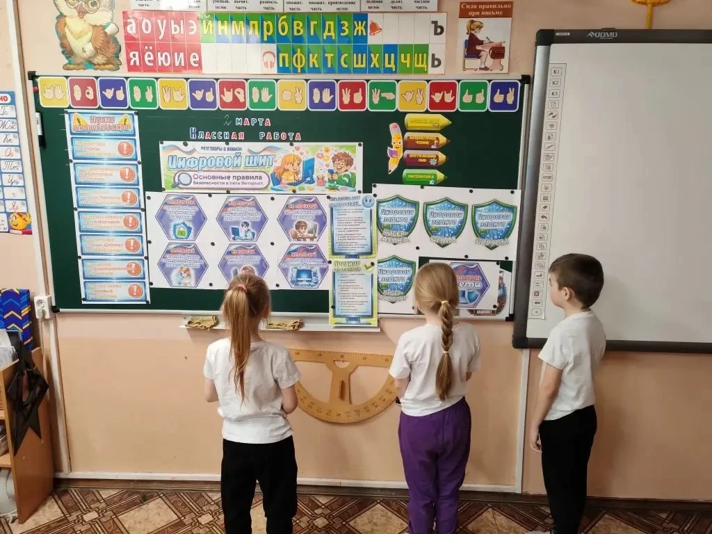 🇷🇺НАЧАЛО НОВОЙ УЧЕБНОЙ НЕДЕЛИ🇷🇺 02 марта 2026 г. еженедельная стартовая линейка была проведена для у
