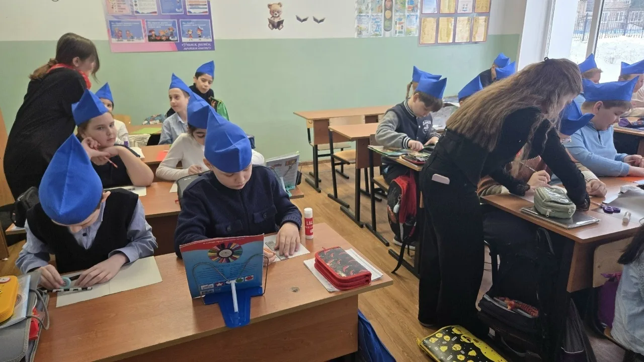 🌟 24 февраля в 3 «В» классе прошло занятие «Орлёнок — Спортсмен»! 🌟 🛡️ В преддверии Дня защитника От