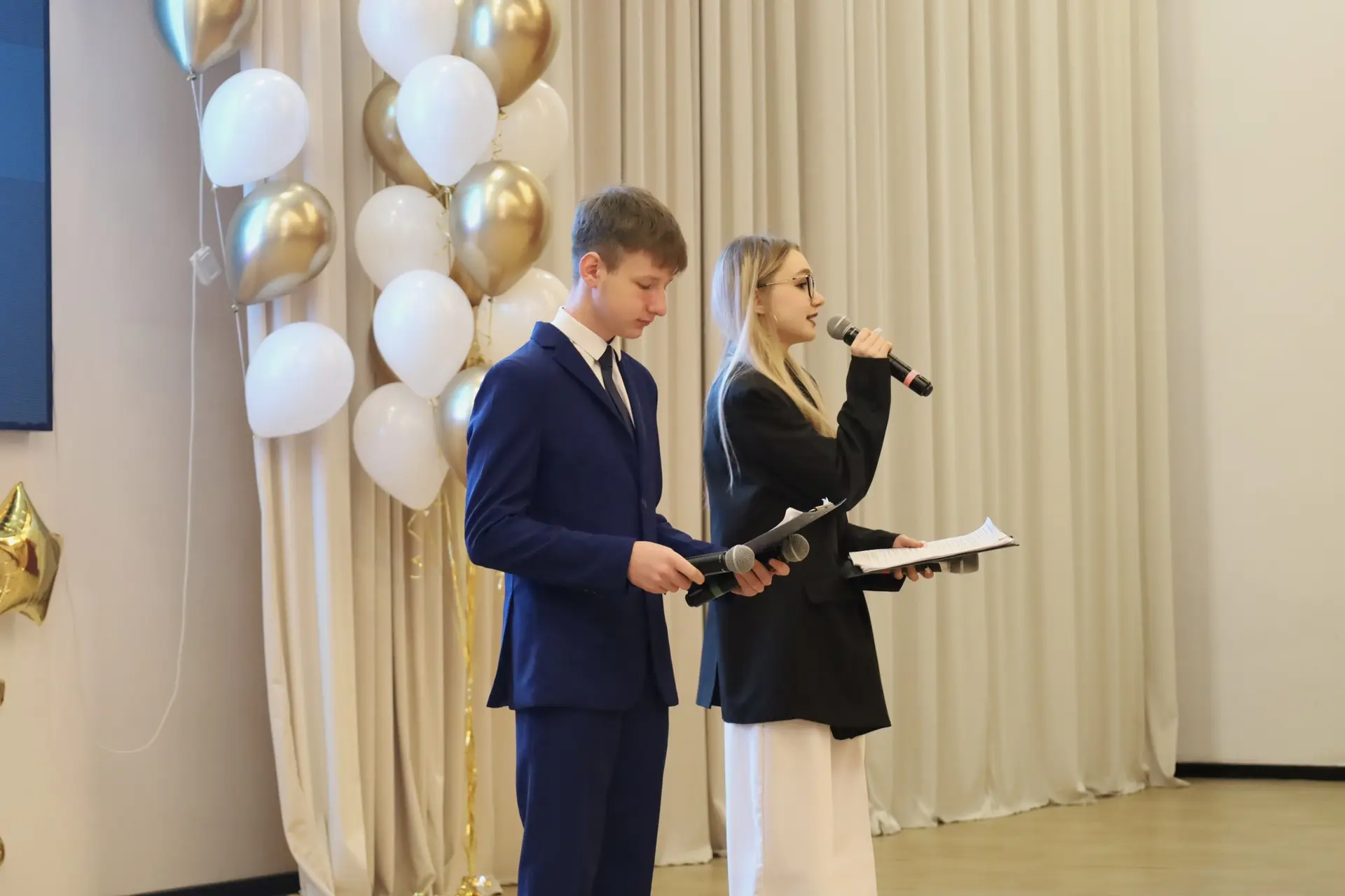 🔔 Сегодня в нашей школе было то самое «до свидания», которое звучит как «начало».  💭 И вот уже стихл