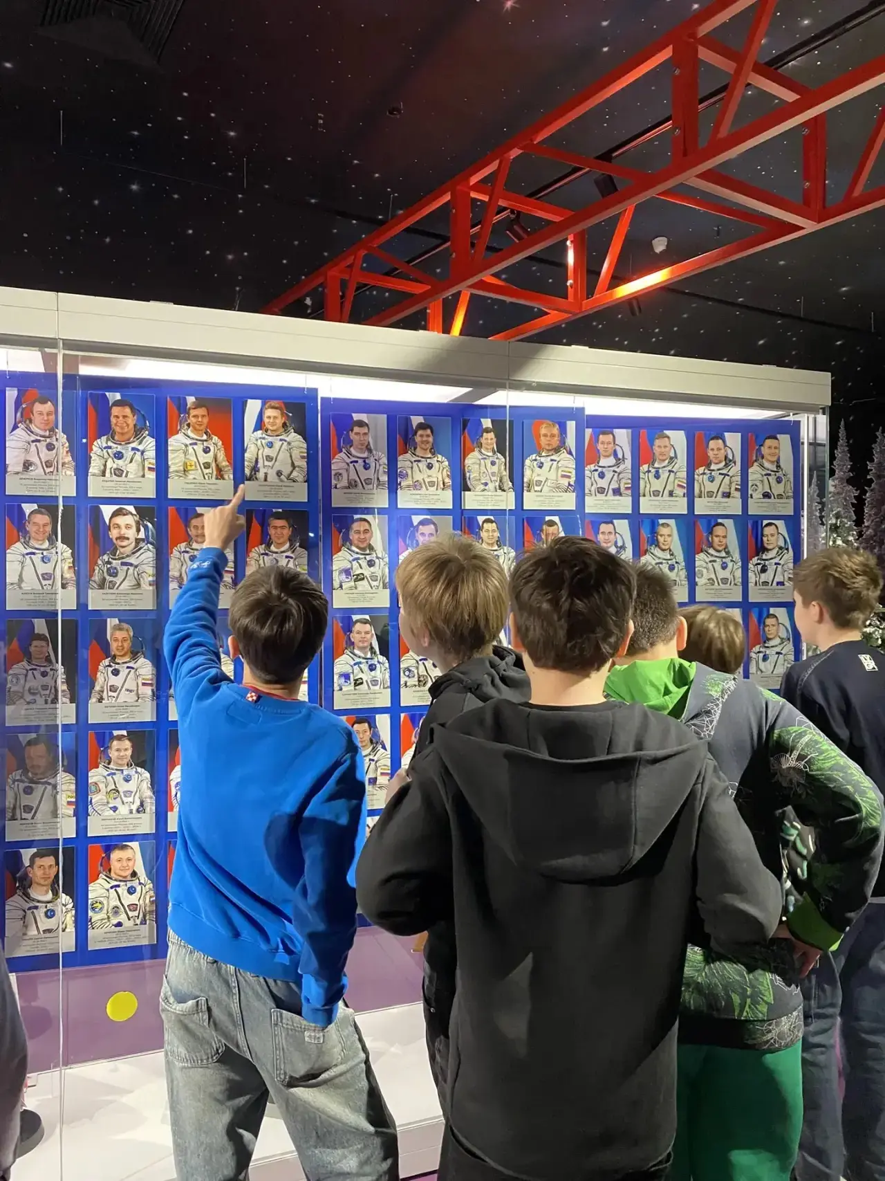 ⭐️ПУТЕШЕСТВИЕ К ЗВЕЗДАМ⭐️  🚀Ученики 6 класса «Б» нашей #ШколаТропарево  отправились в захватывающее 