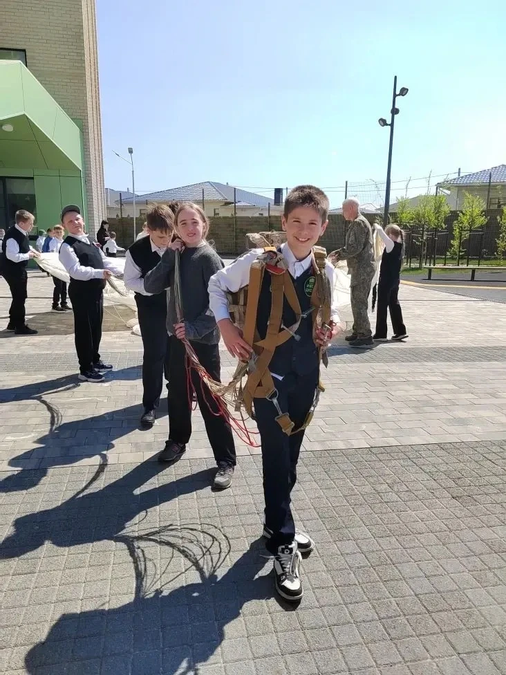В рамках элективного курса «Патриоты Белогорья» ученики пятого кадетского класса вместе с классным р