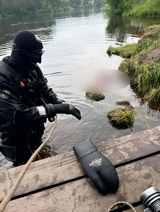 Сапбордист утонул на Черной речке в воскресенье. Подробности опубликовала спасательная служба.

На б