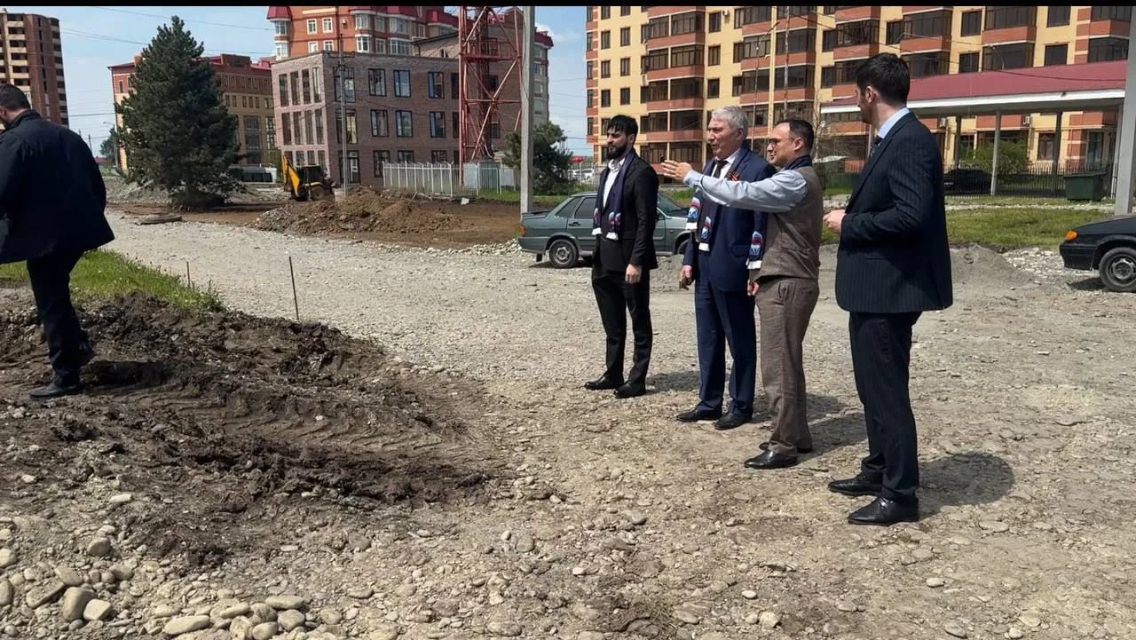 ⚡️В Магасе партийный десант Единой России оценил ход благоустройства нового парка.