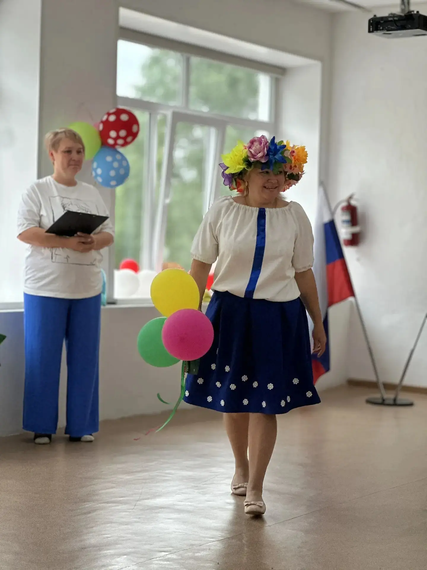 Наша Родина – Россия!
Здесь родились мы на свет,
Нет земли для нас красивей
И любимей в мире нет.
Зд