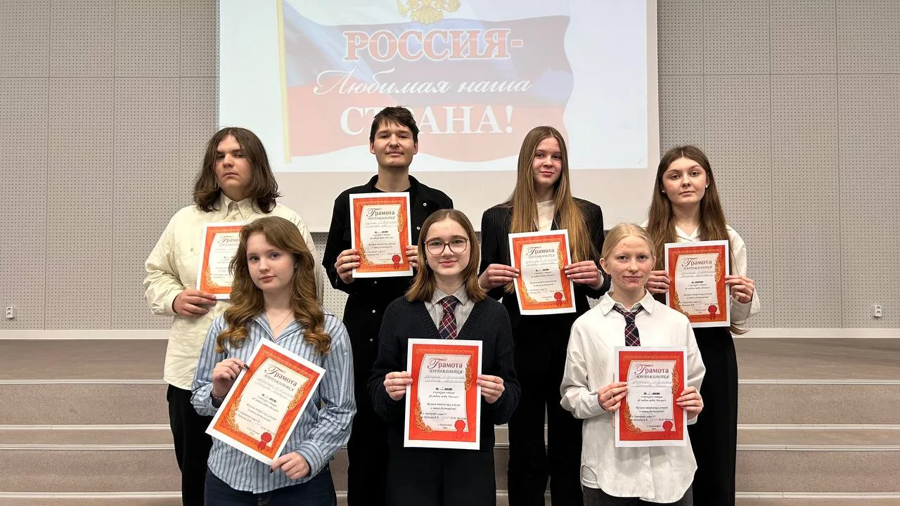 Конкурс чтецов «Я люблю Россию»🇷🇺  В рамках месячника оборонно‑массовых мероприятий в лицее состоялс