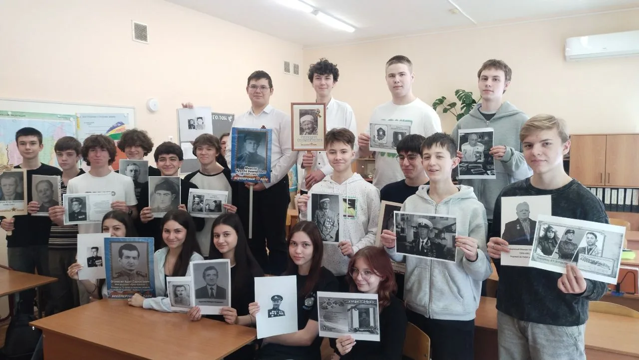 🕊️ «Бессмертный полк» в нашей школе: память живёт в сердцах!   🇷🇺В нашей школе, как и по всей стране