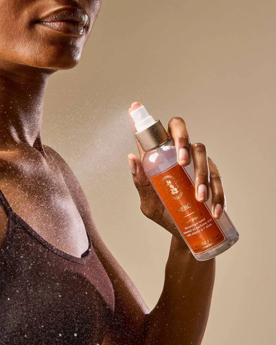 BATH&BODY WORKS

Парфюмированный мист для тела,177 мл. В состав входят апельсиновое масло (бодрит и 