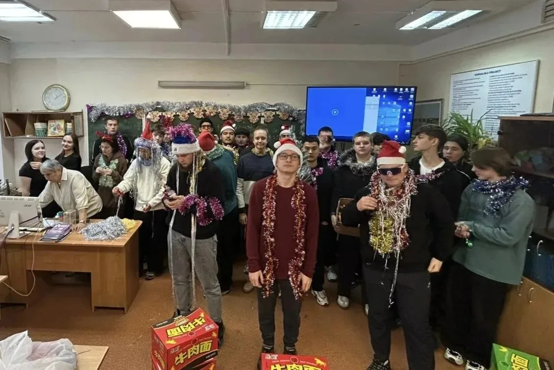 Победа куётся в «Тылу»: студенты и преподаватель ПТК СахГУ помогают фронту  Преподаватель математич