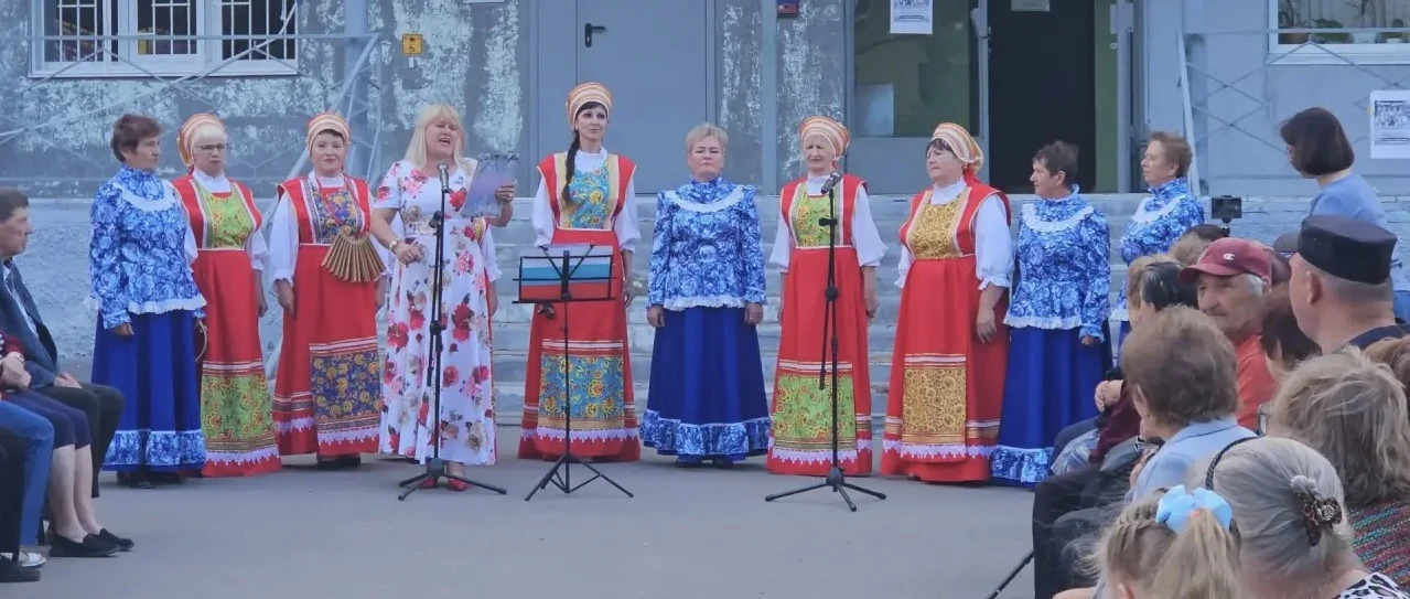 В День города артисты  из Новых  Выселок подарили калининцам праздничный концерт