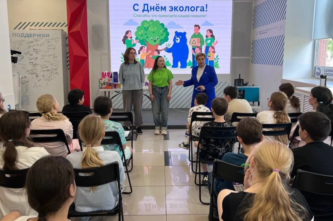 Крышки в крошку, знания в привычку: лекция от экодома для тюменских школьников