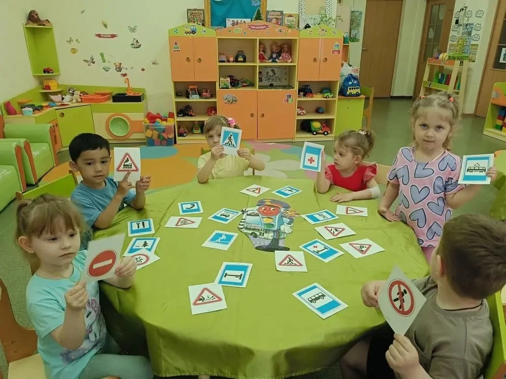 В дошкольном отделении «Умка» прошел увлекательный день под названием «Безопасная дорога»! Ребята уз