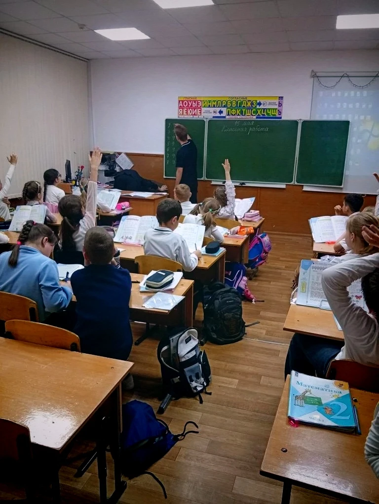 ✨ Наши старшеклассники из психолого-педагогического класса попробовали себя в роли настоящих учителе