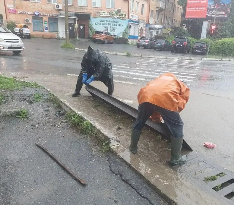 Дорожные службы Находки обеспечивают проезд по магистралям во время циклона
