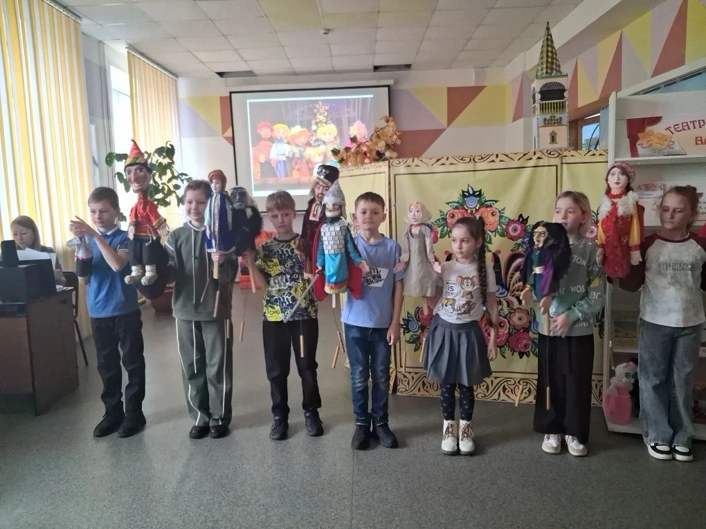 🎭 Театр - отражение жизни!  Вчера ученики 3 "А", 3 "В" ,3 "Г" и 4 "Г" классов совершили увлекательно