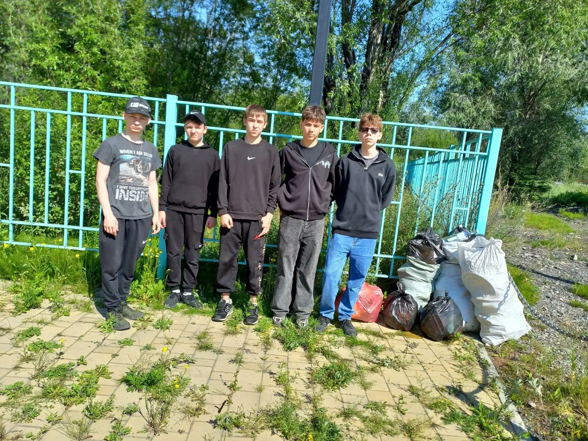Сегодня утром аллеи городского парка наполнились звонкими голосами и смехом. На смену обычным посети
