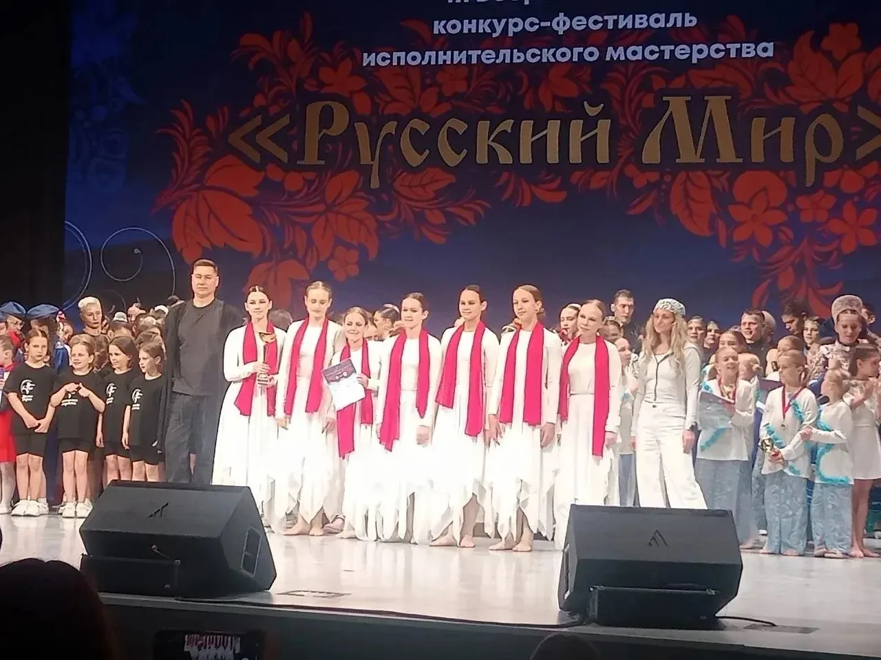 🇷🇺 Наши таланты 🤗

В преддверии главного государственного праздника наши ученицы порадовали нас г
