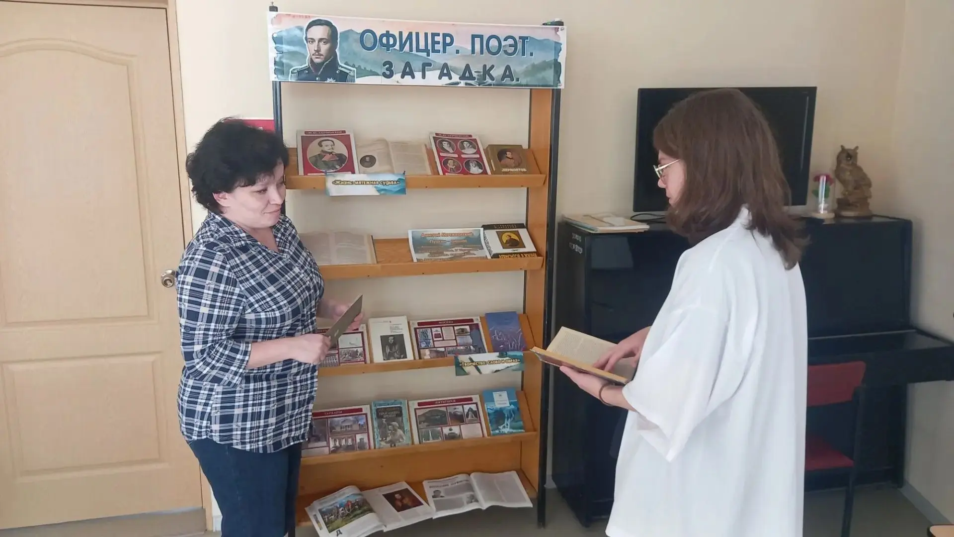День памяти «Офицер. Поэт. Загадка» 
🕯 В библиотеке прошёл День памяти «Офицер. Поэт. Загадка», при