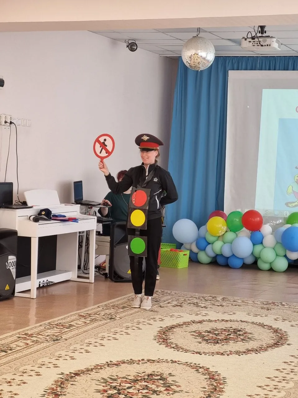 В детском саду прошло развлечение "Светофор мой друг!"