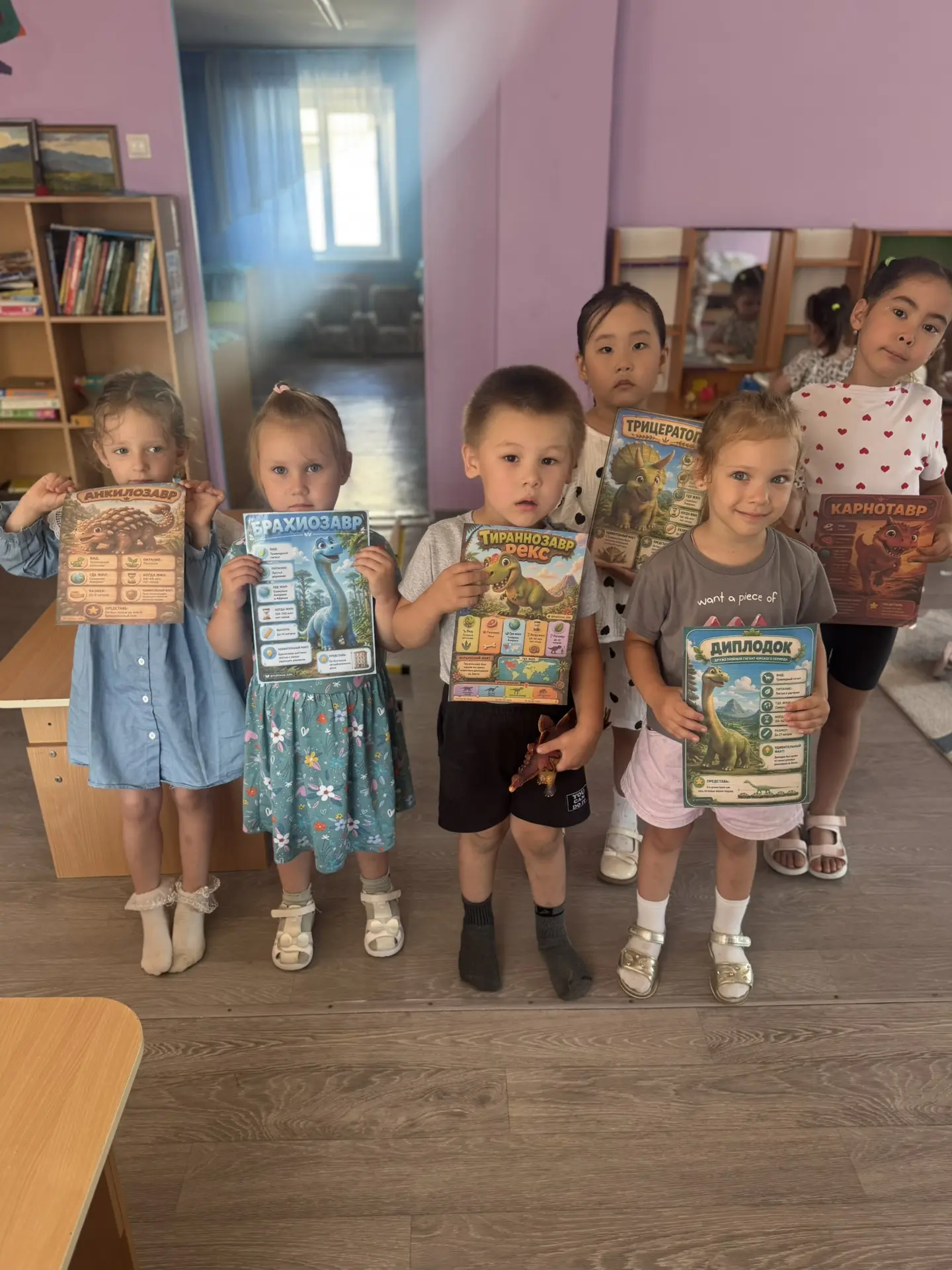 В группе «Капелька» прошёл удивительный «День динозавров»!🦕✨

Сегодня мы отправились в настоящее пу