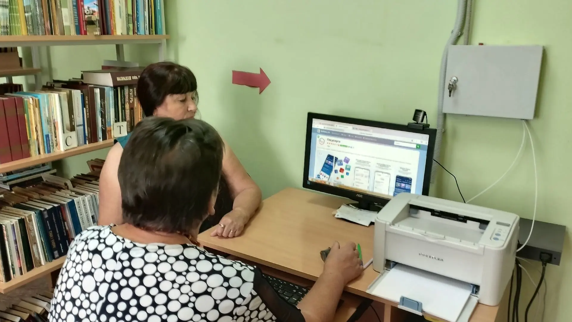 Сегодня в Мартынцовской библиотеке прошел урок цифровой грамотности «Ликбез для бабушки...