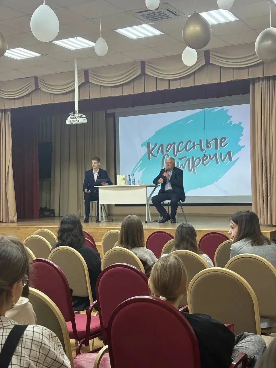 Сегодня в нашей школе прошла «Классная встреча», приуроченная ко Дню воинской славы Рос...