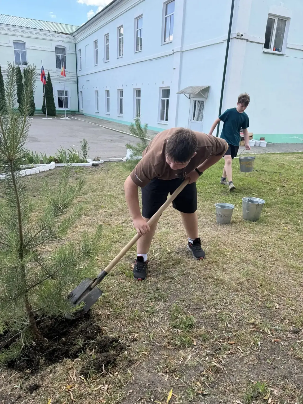 🌿 В трудовом лагере продолжается активная и очень важная работа ребят!

Особое внимание в этот пери