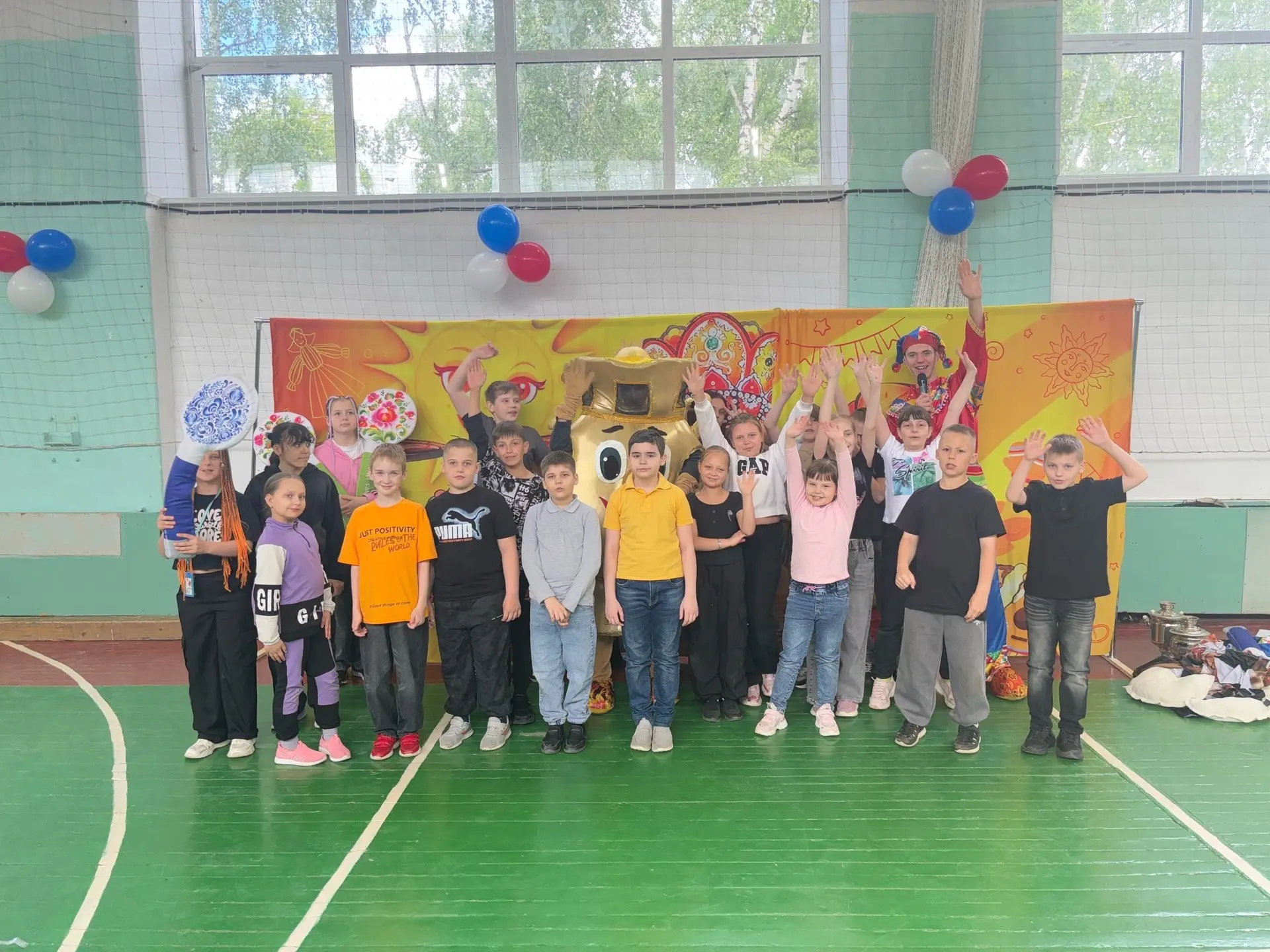🏫 Сегодня в нашей школе распахнул двери летний лагерь!

☀️🎉 «Как здорово, что все мы здесь сегодня