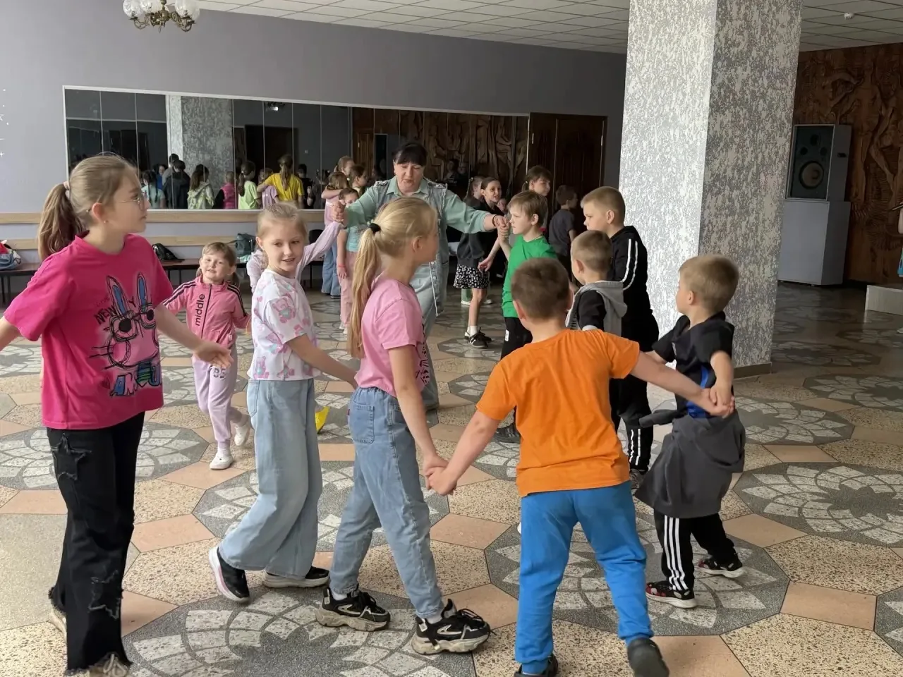 В Доме культуры посёлка совхоза «2-я Пятилетка» прошёл яркий праздник, посвящённый Дню ...