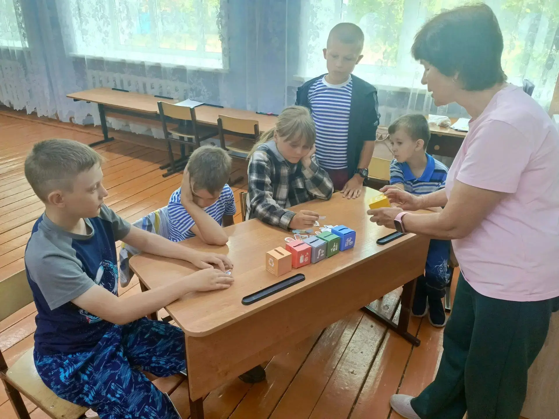 18 июня в лагере прошло мероприятие "Сортируем мусор". Ребята выполняли разные задания,...