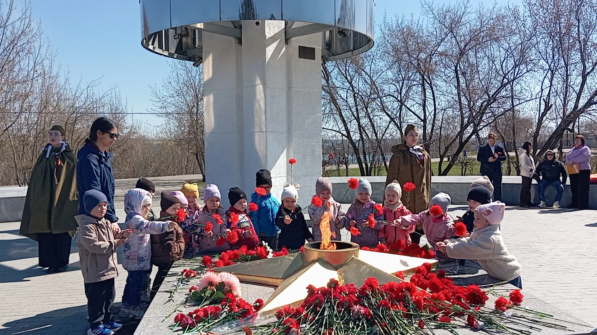 Память поколений: дети нашего ДОУ посетили мемориал «Вечный огонь»
В преддверии Дня Победы воспитанн