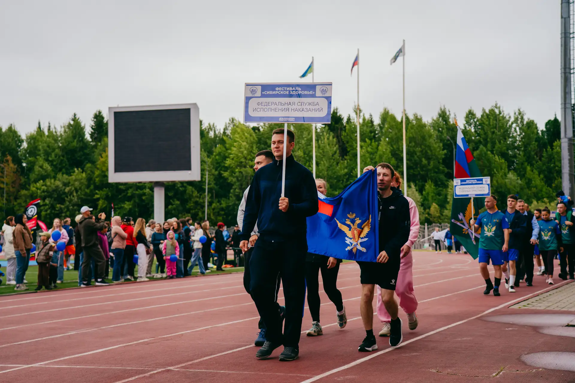 В Ханты-Мансийске состоялся фестиваль «Сибирское здоровье», приуроченный ко Дню физкуль...