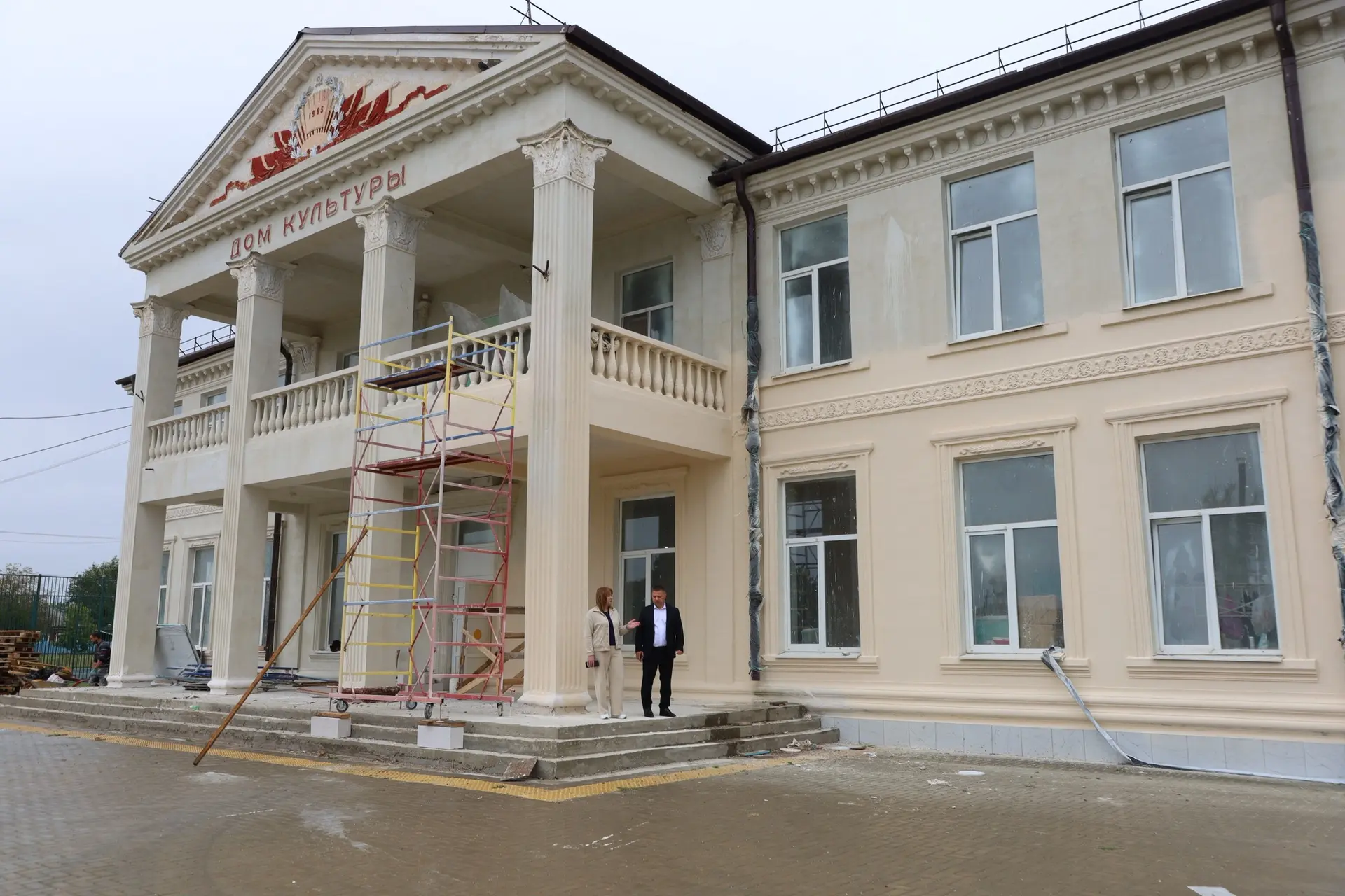 Глава района Андрей Куприн проверил ход капремонта Дома культуры в станице Батуринской....