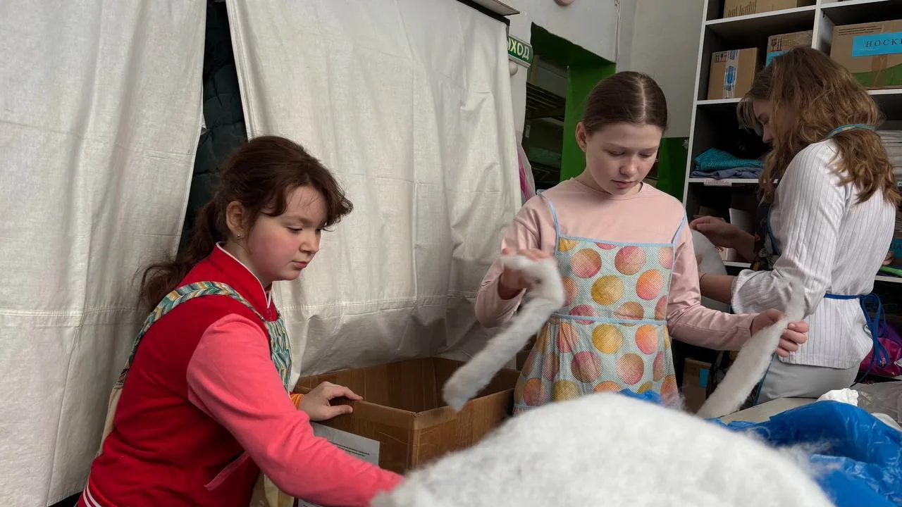 🌟 Сегодня ученики 6В класса посетили благотворительную организацию помощи участникам специальной вое