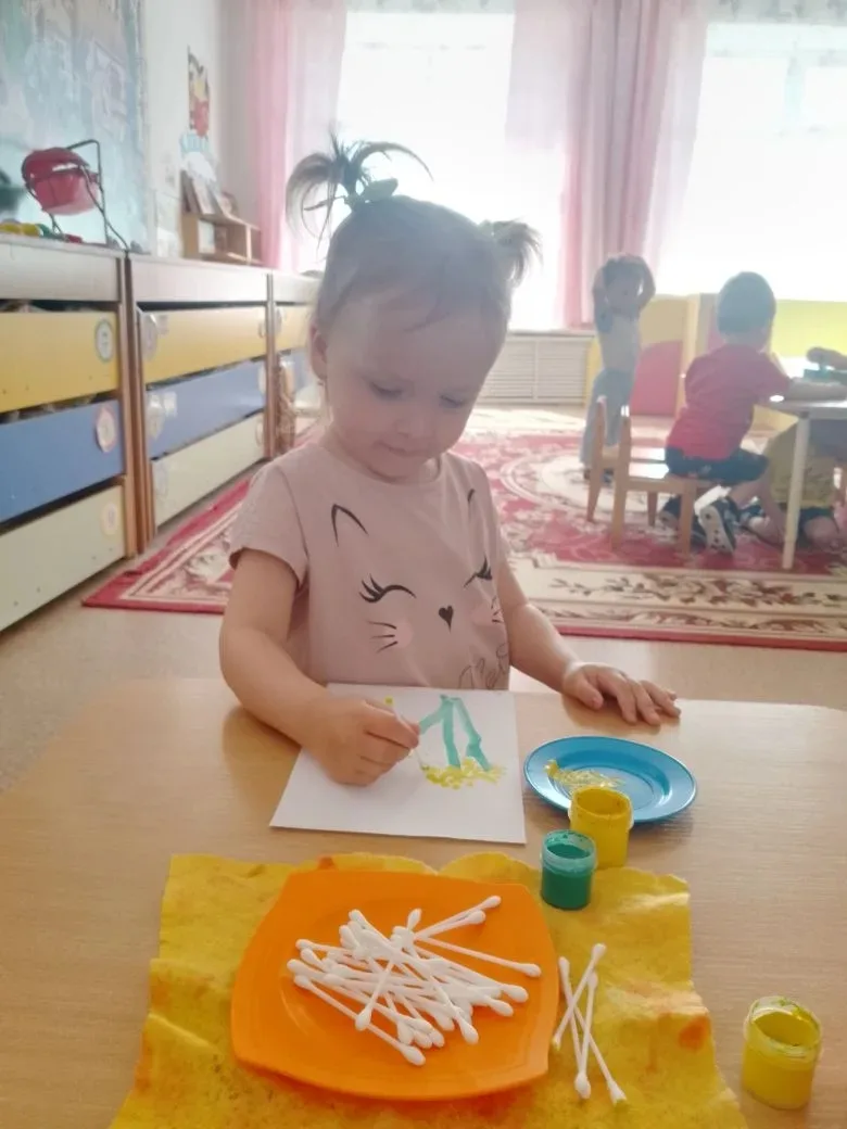 Уронило солнце лучик золотой,