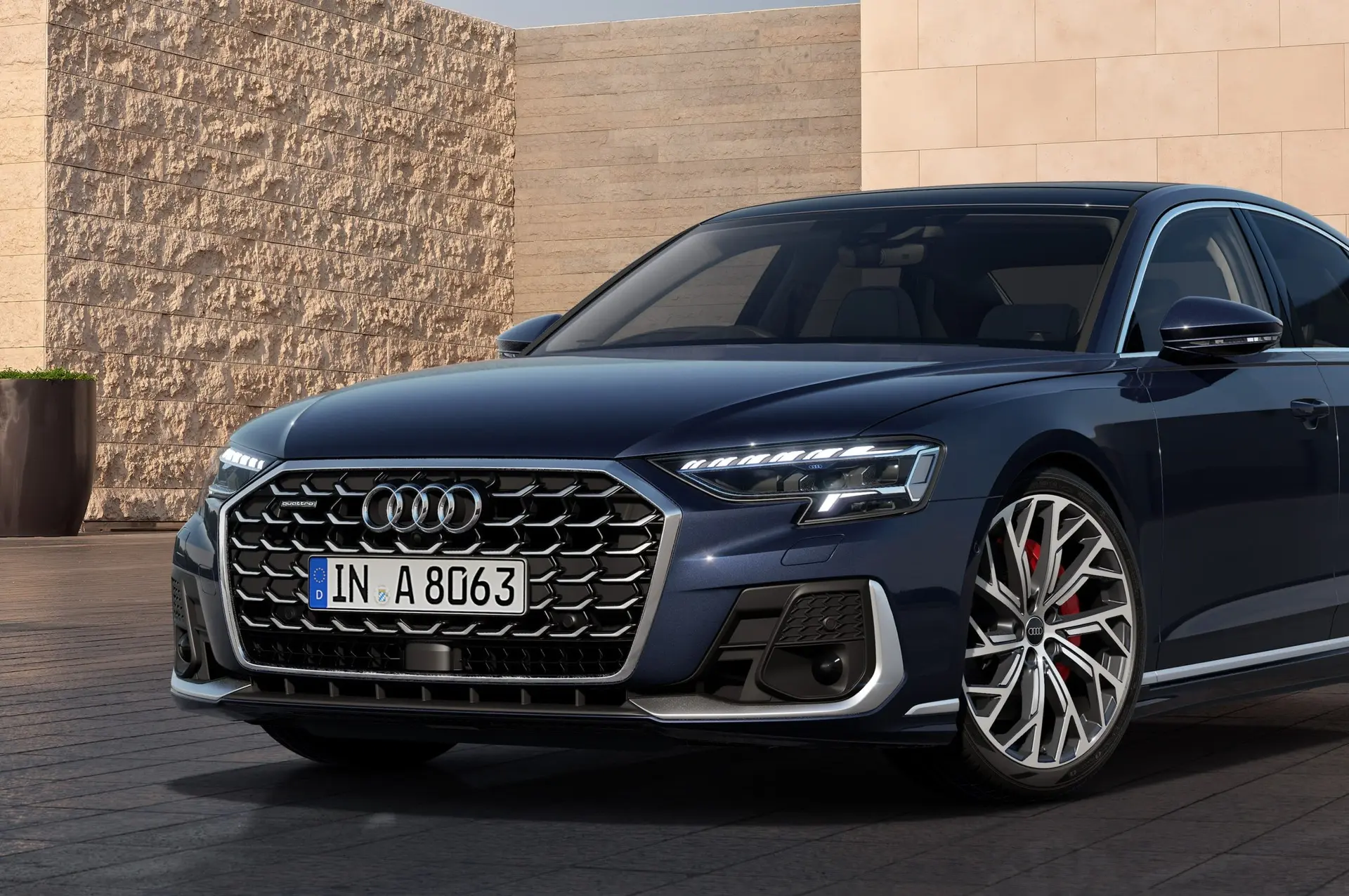 Audi A8 уходит красиво

Audi представила в Японии финальную версию своего флагманского седана — A8 f