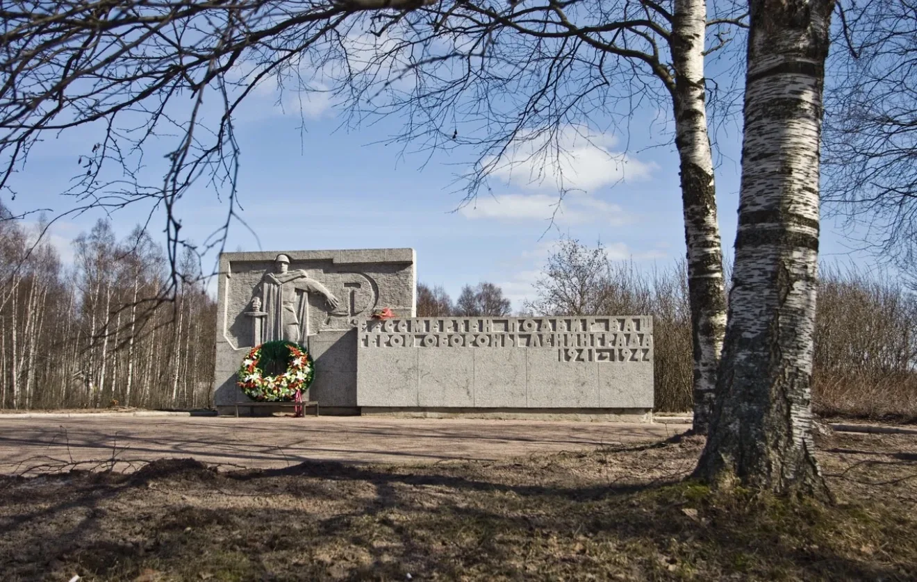 Сестрорецк. Зелёный пояс Славы: память, высеченная в камне

🔹 Мемориал «Сестра» (38-й км Приморског