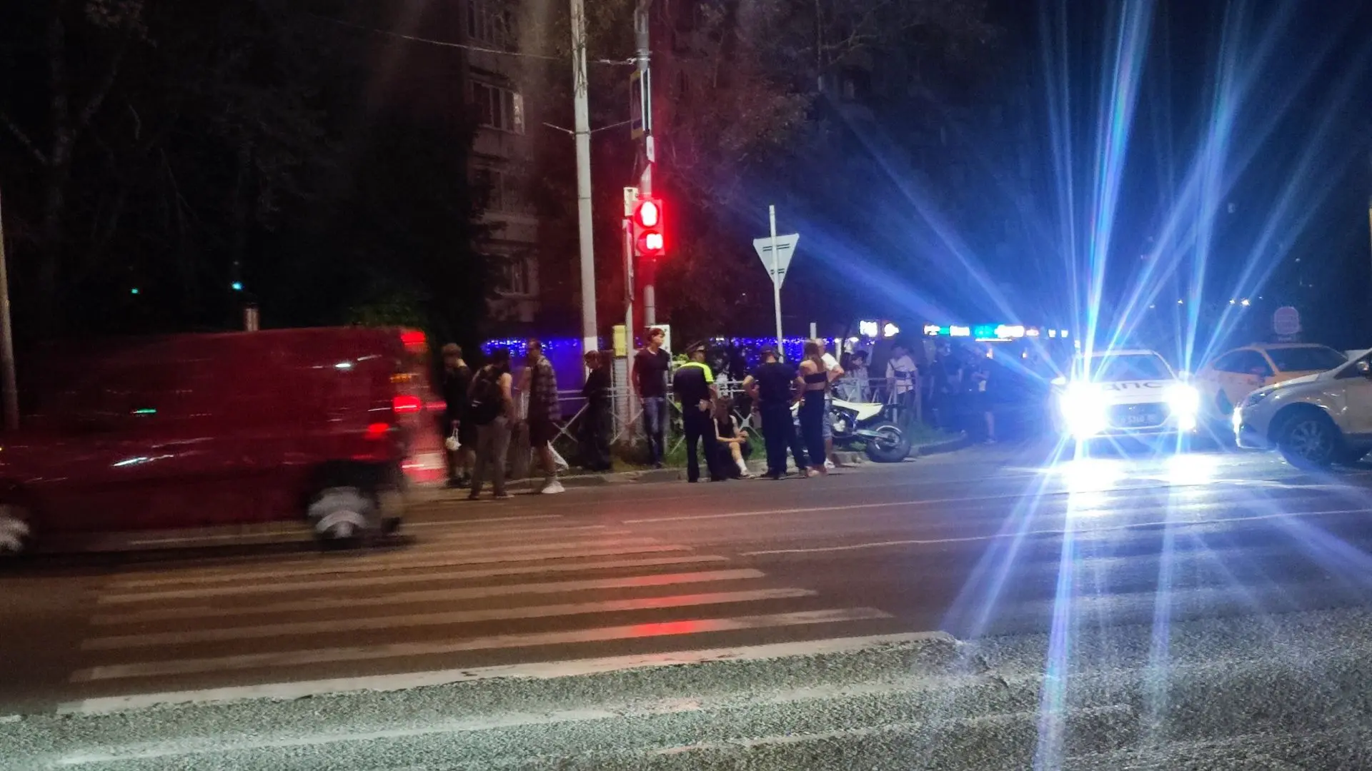 Чижово. Вчера вечером, примерно около одиннадцати. Насколько я увидела - авария, машина и индуро. Ил
