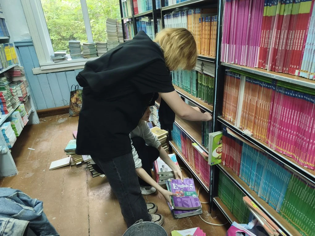 🛠️ В рамках программы временного трудоустройства несовершеннолетних обучающиеся старших классов наш