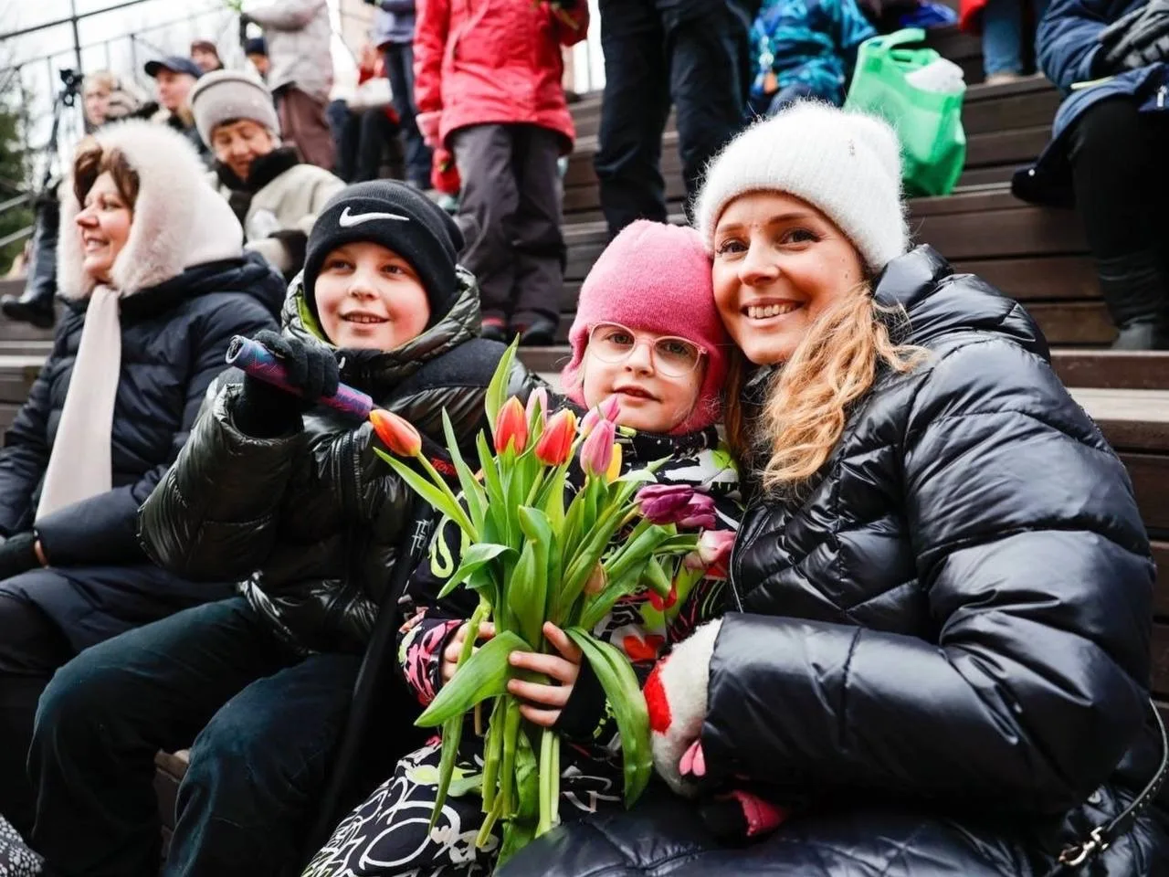 Дорогие женщины, поздравляю вас с 8 Марта! 🌼  Сегодня ваш день, и я хотел бы выразить искренние слов