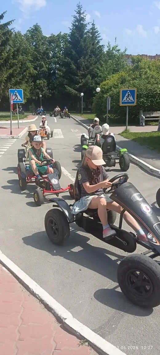 Безопасное лето с пользой: как наши «ЛДПшники» покоряли автогородок ⚠️🚦
Каникулы — это не только от