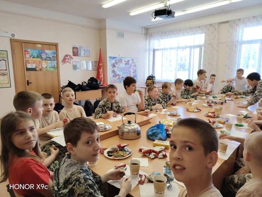 It is time for tea  ✨ Заключительный  урок английского языка в 3 "Б" классе прошёл в праздничной атм
