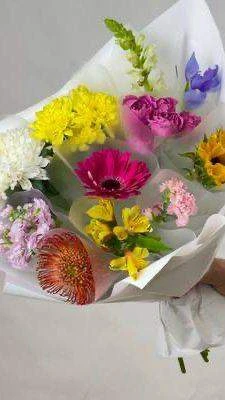 💐 Как сделать так, чтобы букет выглядел современно и необычно?

На помощь приходят еще два тренда �