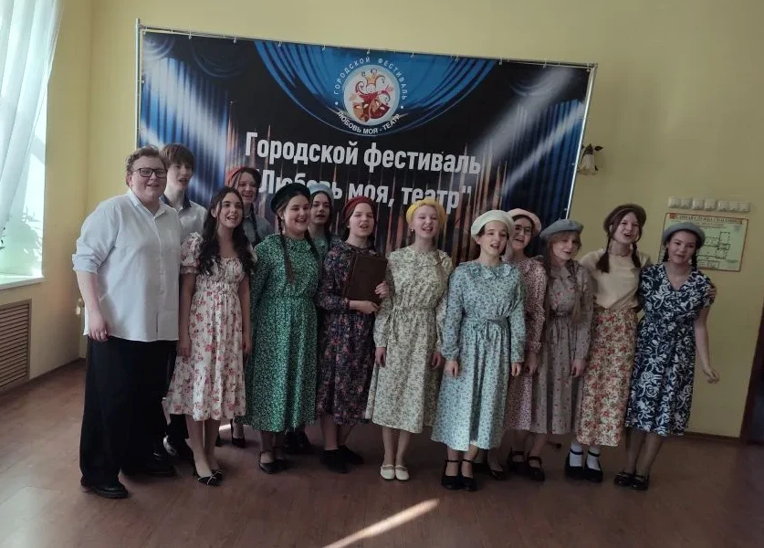 В дни празднования Всемирного дня театра наш школьный театр «Возрождение» под руководством педагога 