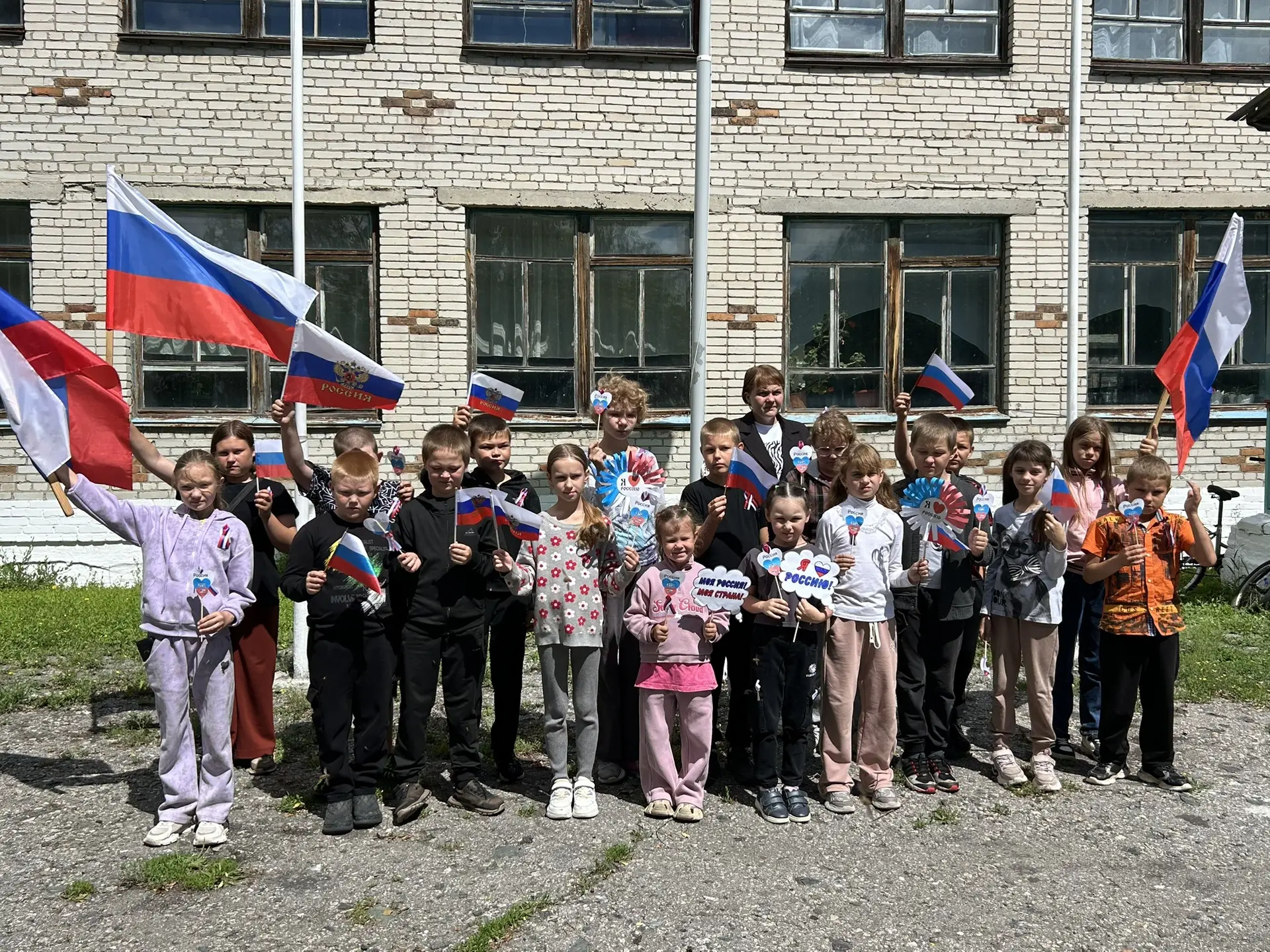 День России в нашей школе: учим историю с интересом!

Сегодня в нашей школе прошли мероприятия, посв
